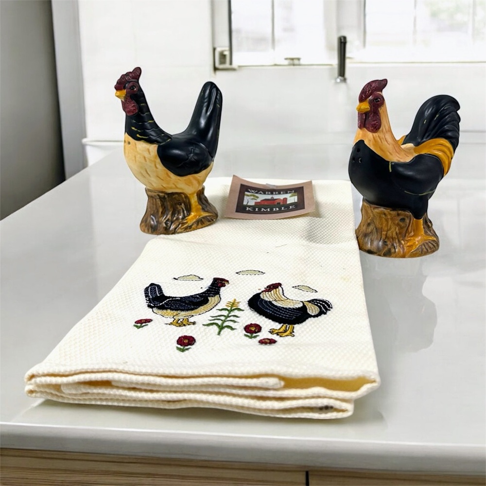 Warren Kimble Rooster Salt & Pepper Shakers w/ Embroidered Towel Country Decor